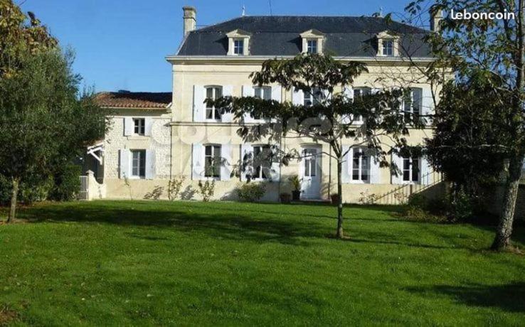 Le Domaine De Bellevue Bed & Breakfast Tanzac Exterior foto